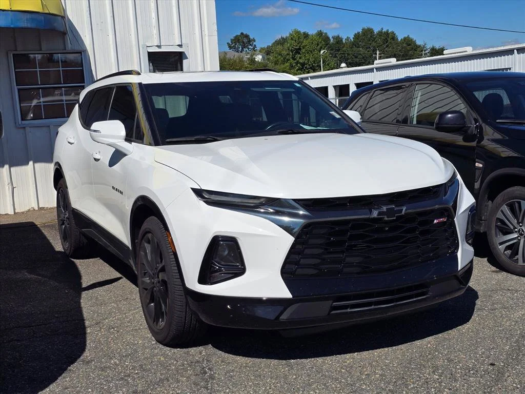Used 2019 White Chevrolet RS image 11