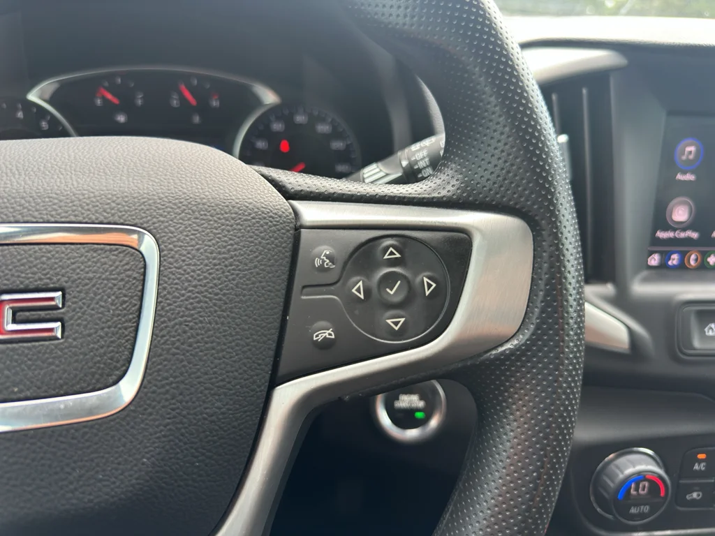 Used 2022 Summit White GMC SLE image 13