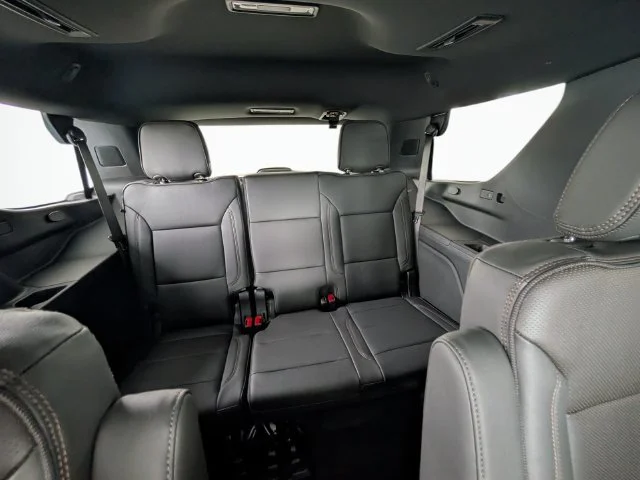 New 2027 Polar White Tricoat Chevrolet High Country image 28