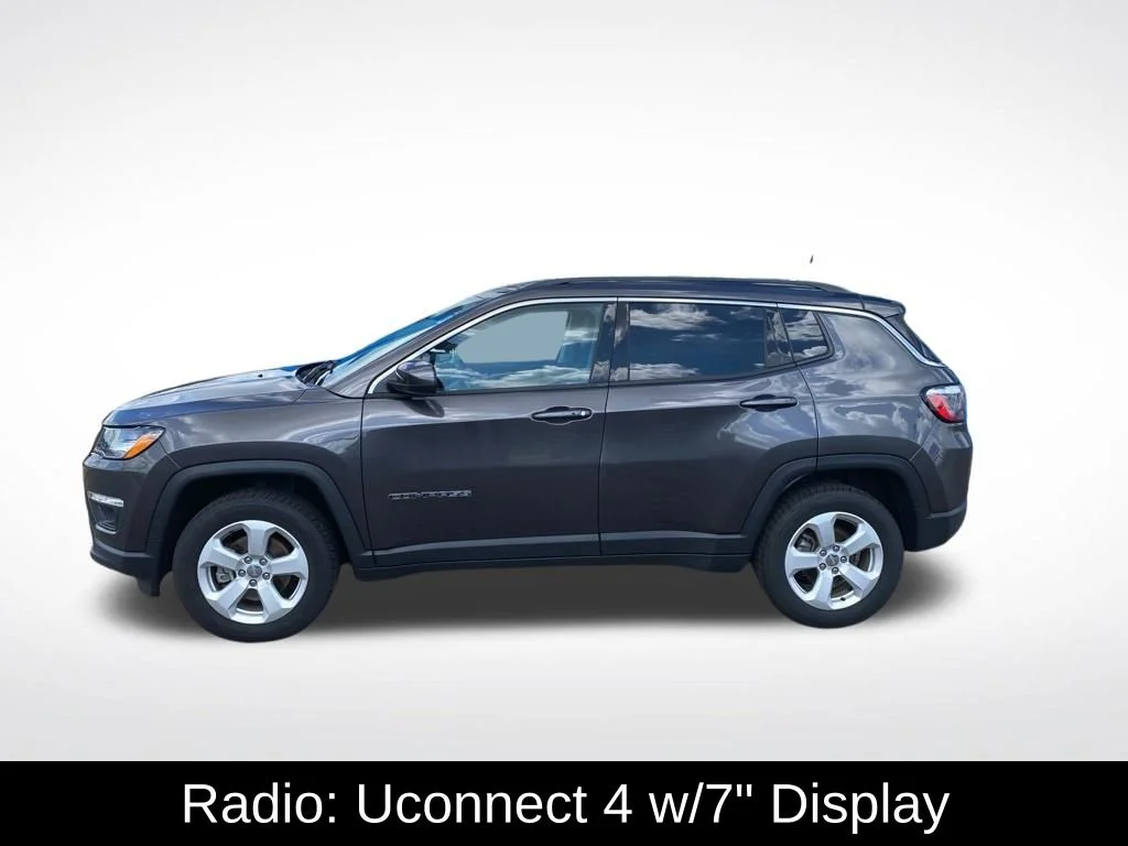 Used 2021 Gray Jeep Latitude image 4