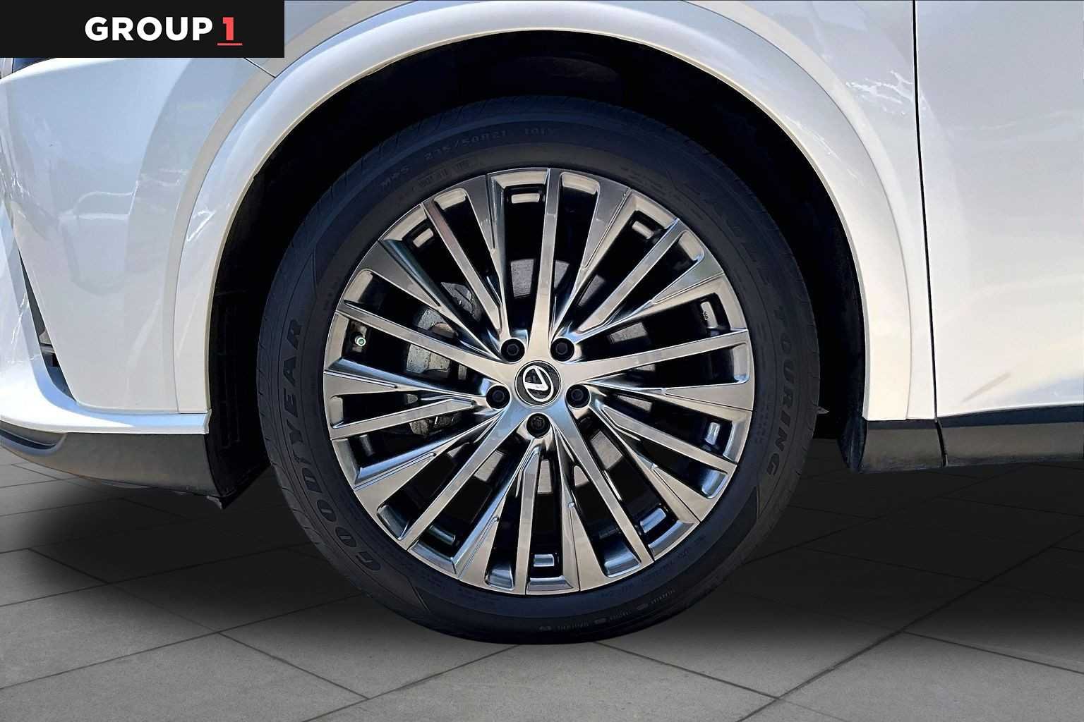 Used 2023 Eminent White Pearl Lexus Luxury image 9