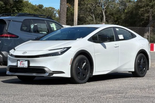 New 2027 Wind Chill Pearl <sup>1</sup> Toyota  SE image 8