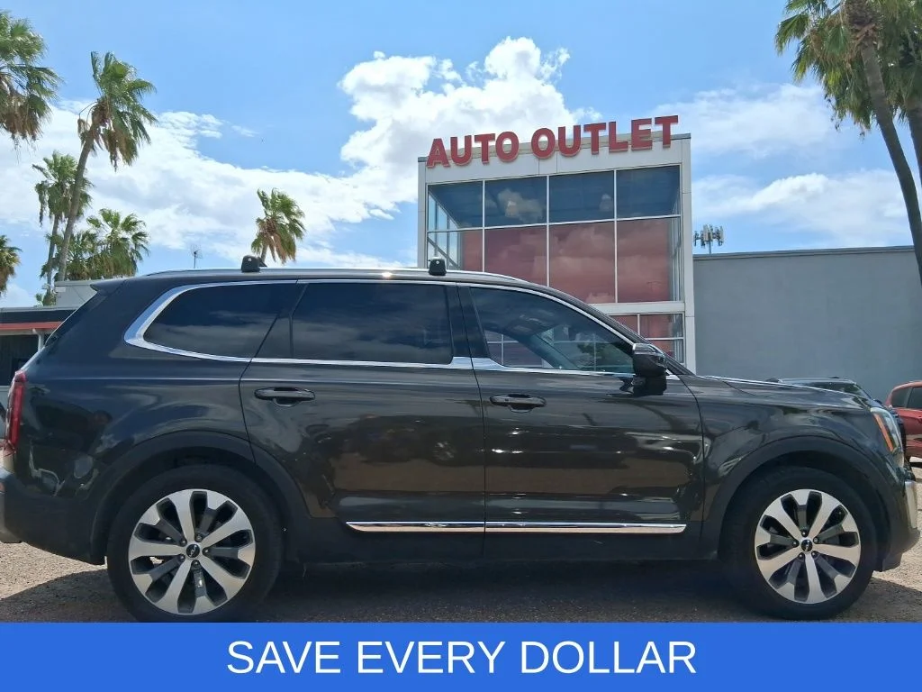 Used 2022 Green Kia EX image 3