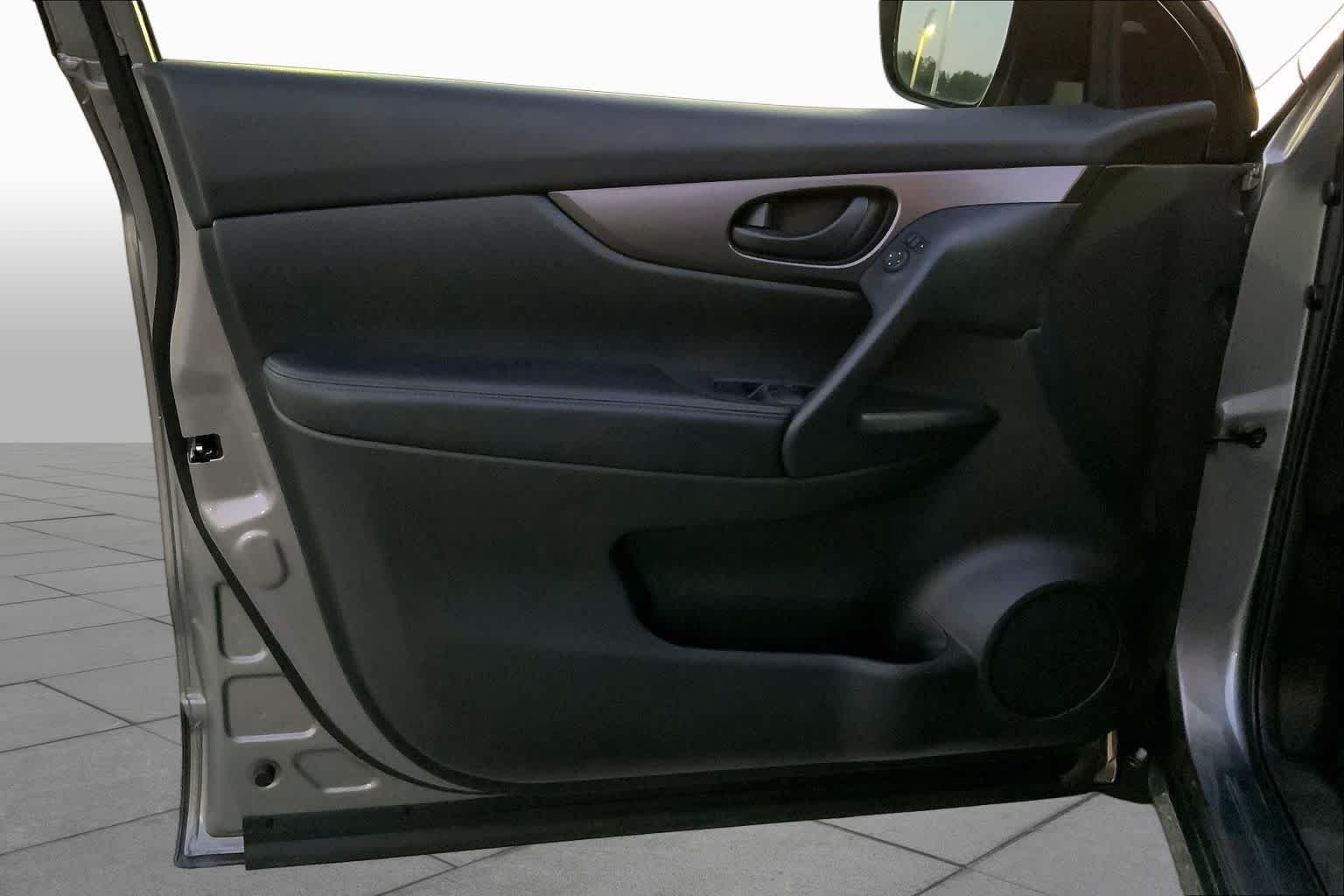 Used 2022 Gun Metallic Nissan S image 19