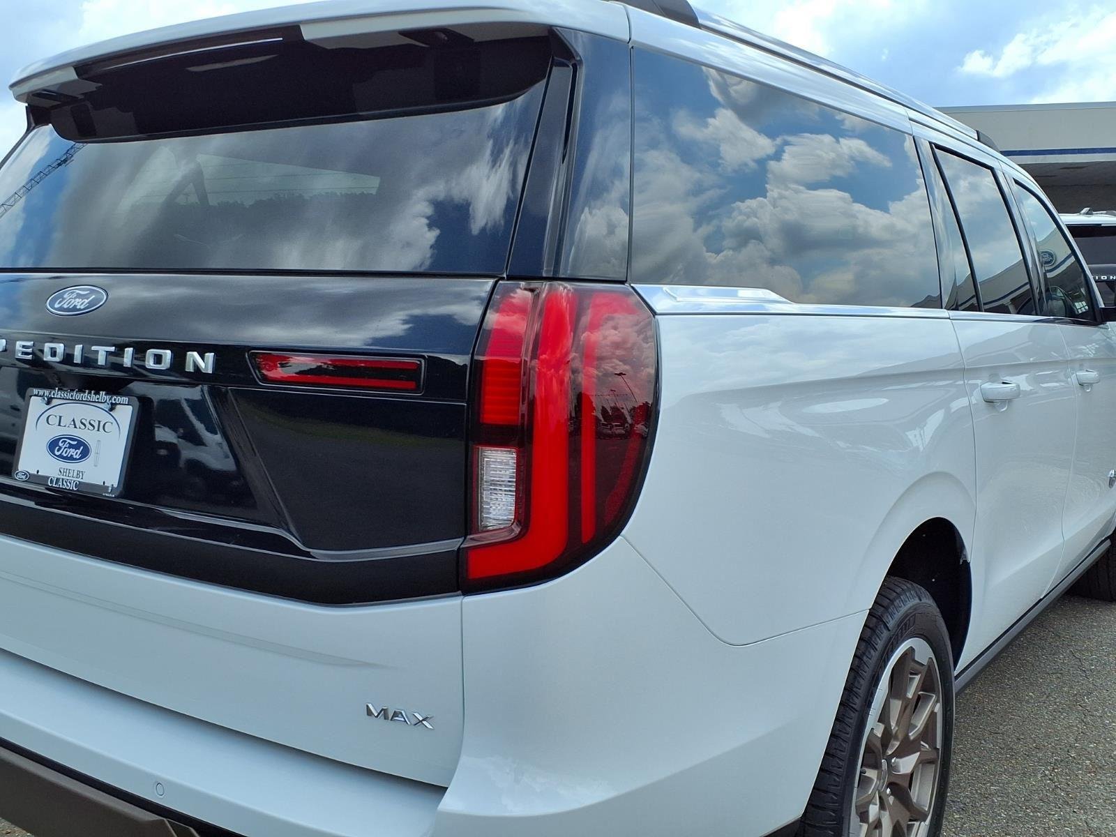 New 2026 Oxford White Ford MAX King Ranch® image 18