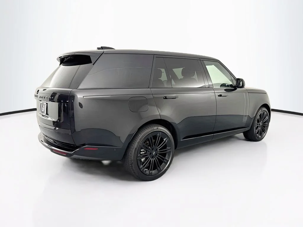 New 2027 Santorini Black Land Rover SE image 5