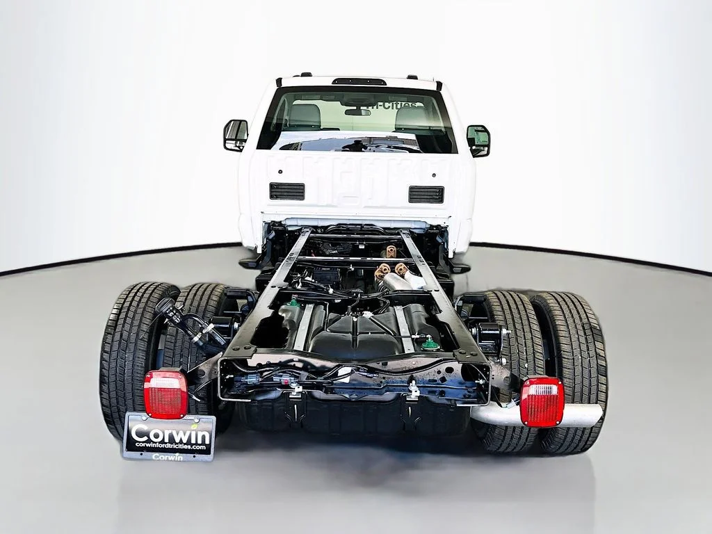 2025 Ford F-350 Super Duty Chassis Cab XL - Photo 13
