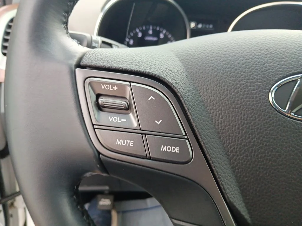Used 2018 Pearl White Hyundai 2.4 Base image 16