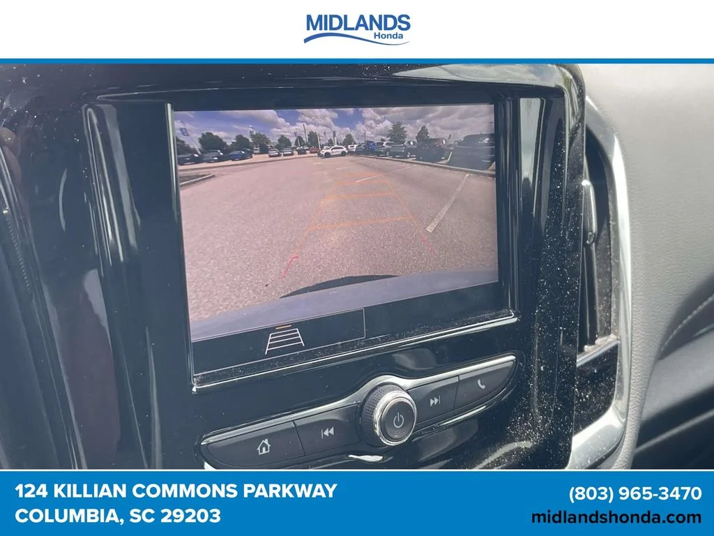 Used 2020 Pearl Chevrolet LT image 28