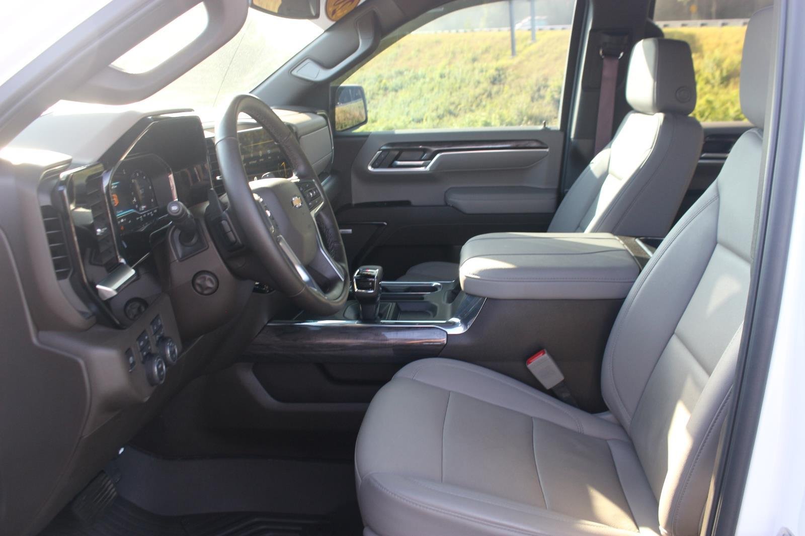 Used 2024 Summit White Chevrolet LTZ image 16