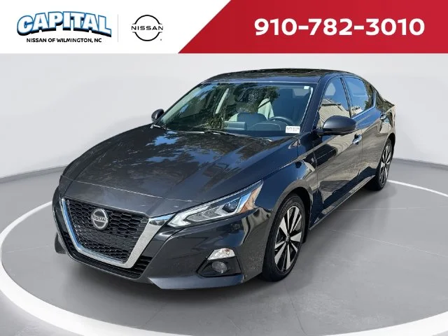 Used 2020 Blue Nissan 2.5 SL image 1
