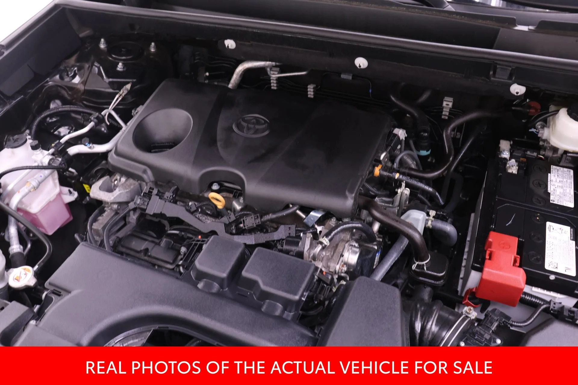 2024 Toyota RAV4 LE - Photo 17