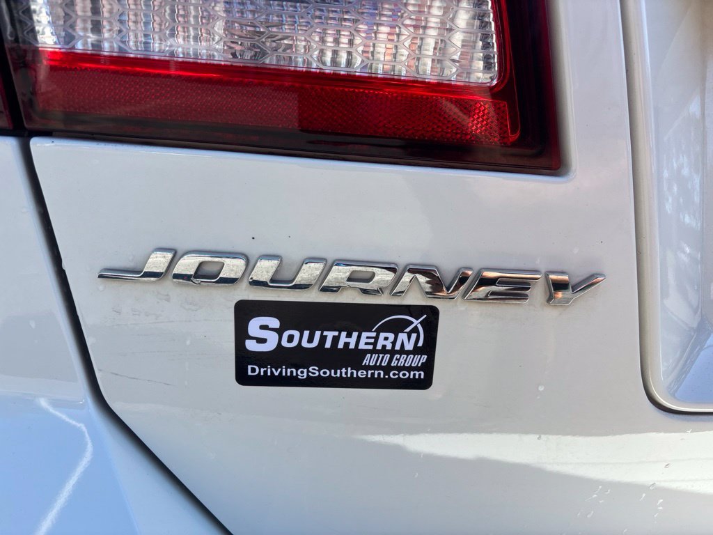 Used 2017 White Dodge SXT image 44