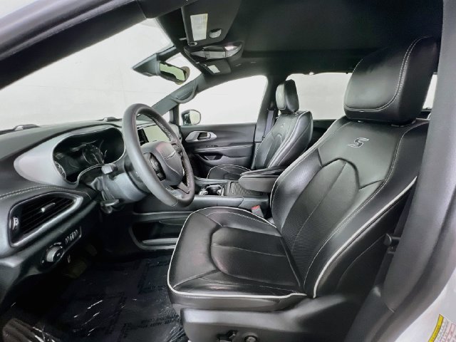 2025 Chrysler Pacifica Limited - Photo 10