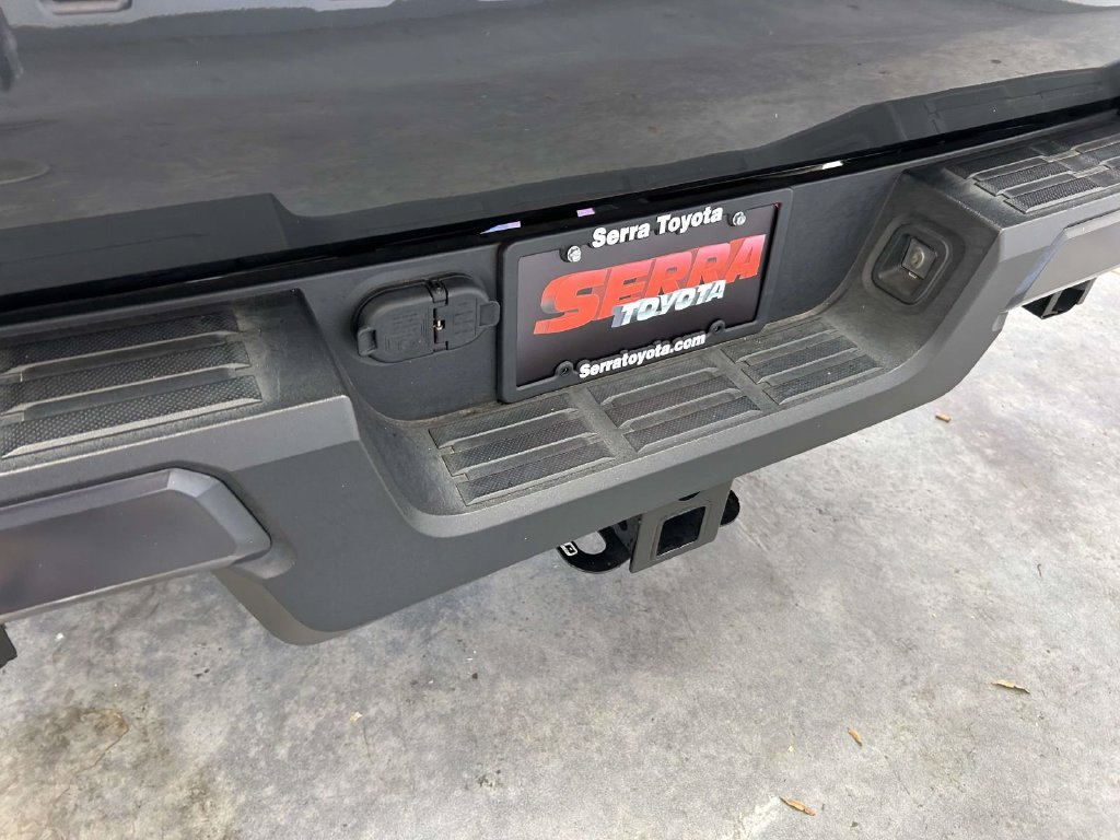 Used 2025  Toyota SR5 image 12