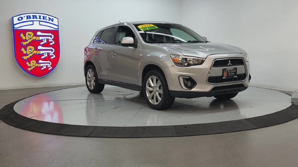 Used 2015 Silver Mitsubishi SE image 2