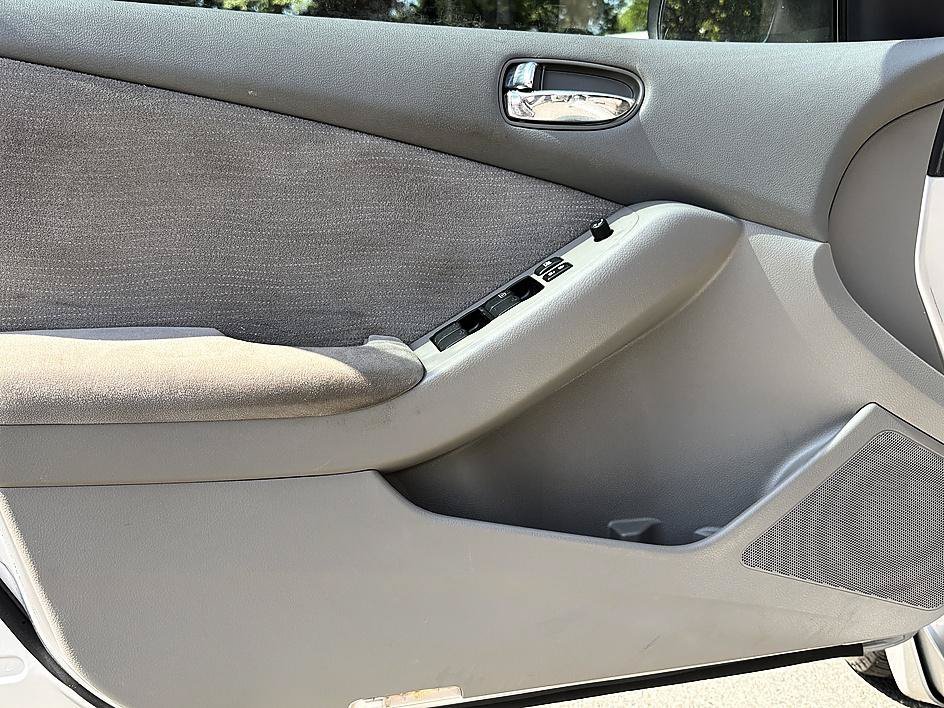 Used 2010 Radiant Silver Metallic Nissan 2.5 S image 14