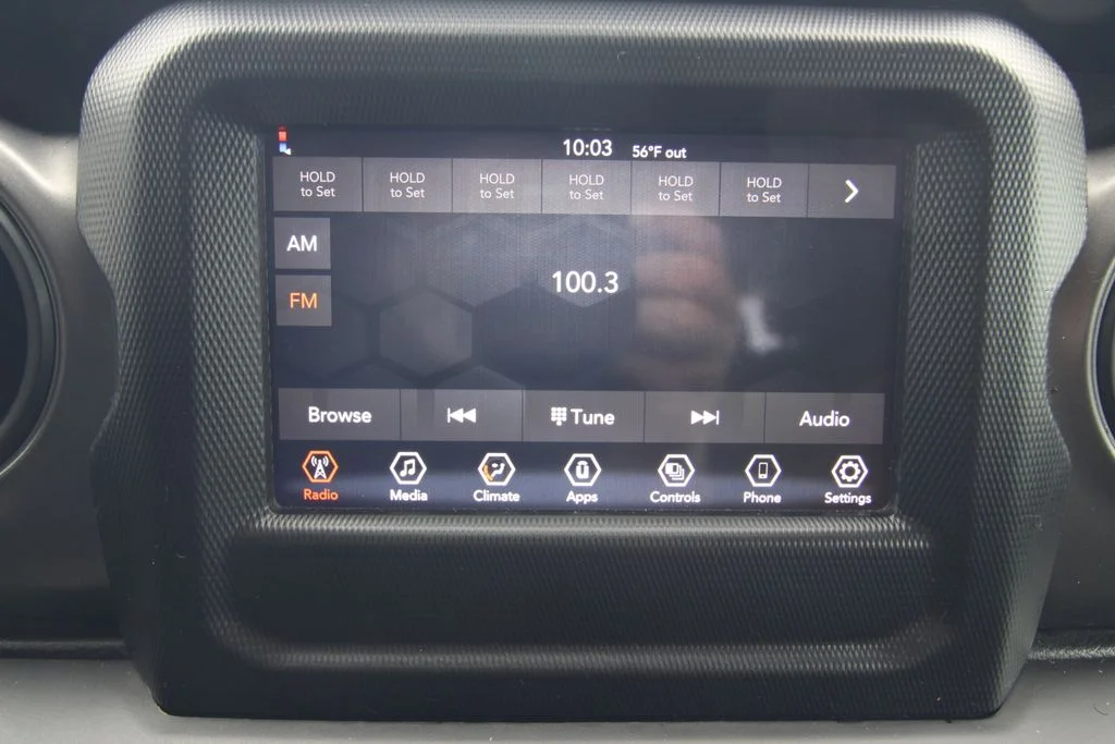 Used 2022 Green Jeep Sport image 27