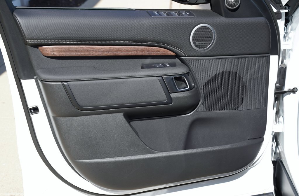 New 2026 Fuji White Land Rover Dynamic SE image 10