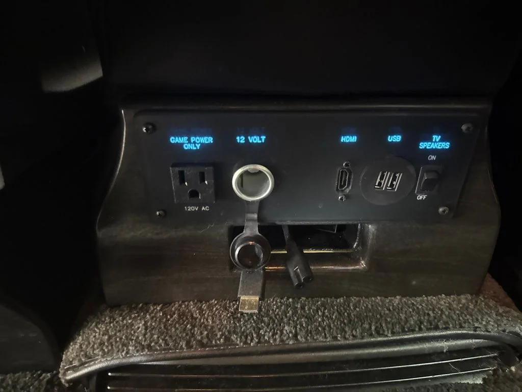 Used 2022  Mercedes-Benz Passenger image 17