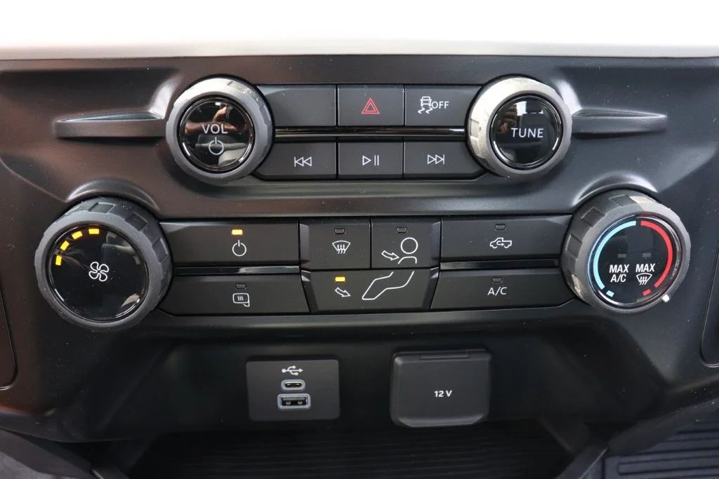 New 2026 Oxford White Ford F-600® XL image 17