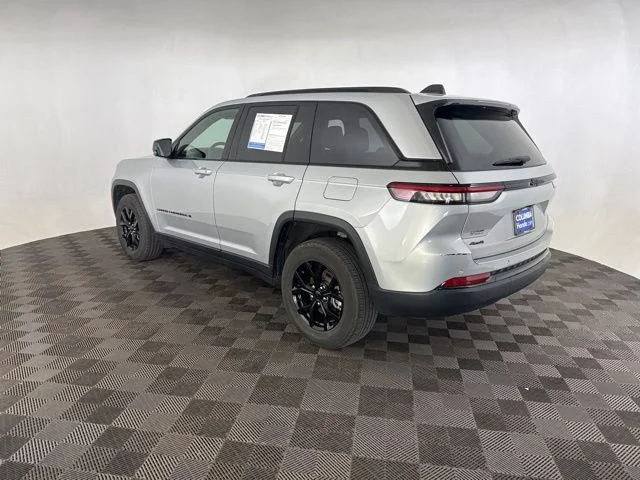 Used 2025 Silver Jeep Altitude image 9