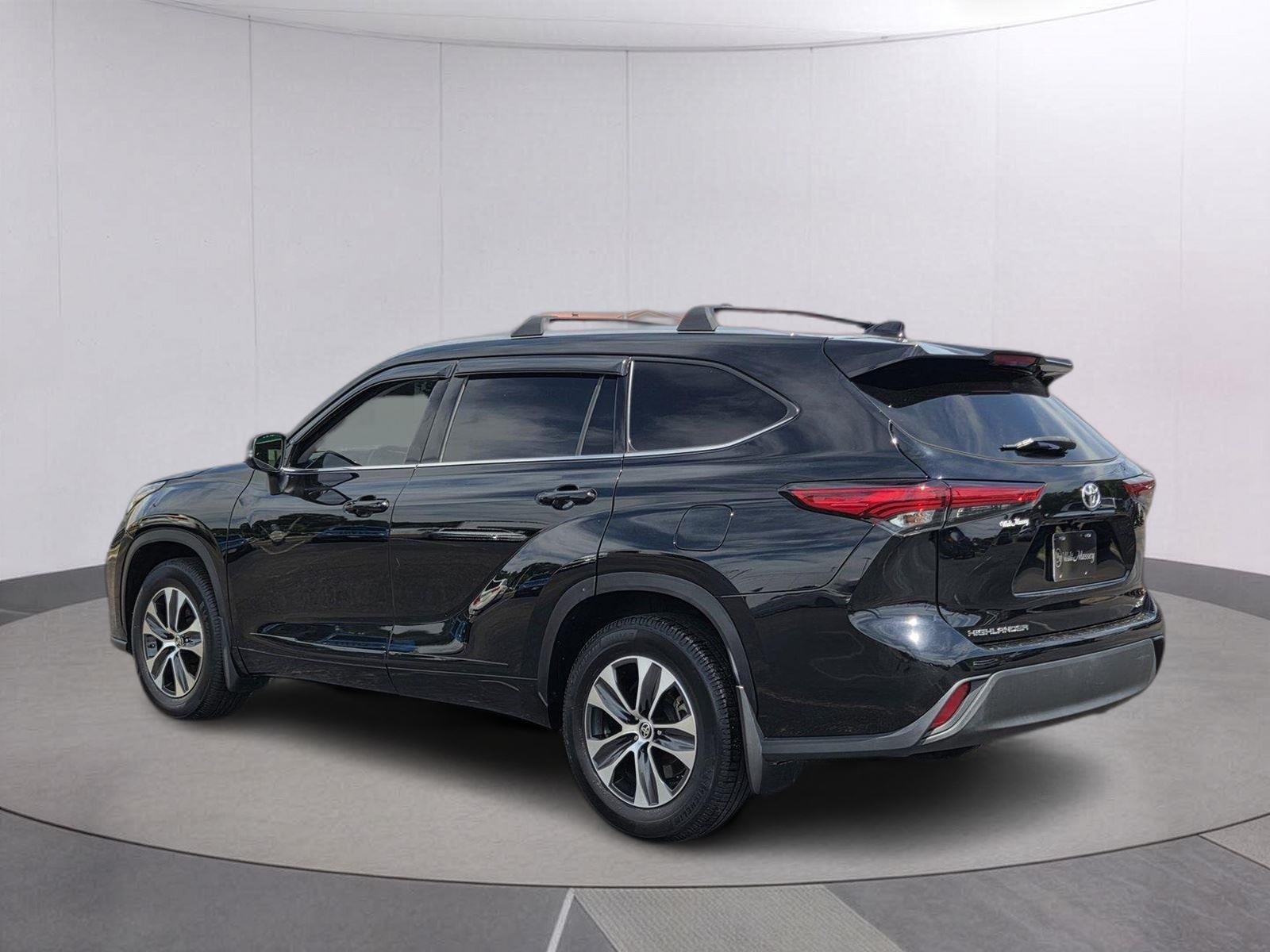 Used 2021 Midnight Black Metallic Toyota XLE image 7