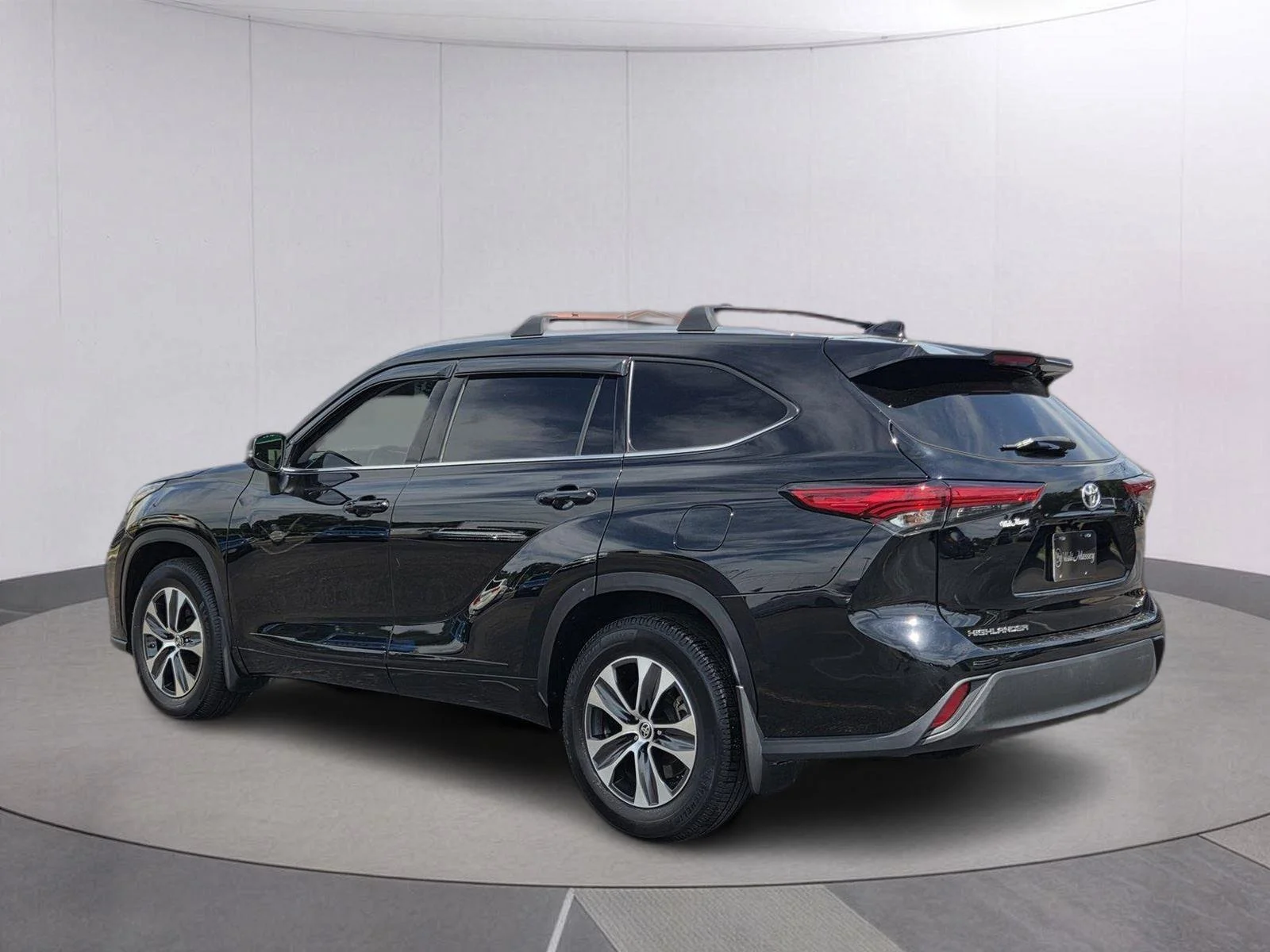 Used 2021 Midnight Black Metallic Toyota XLE image 7