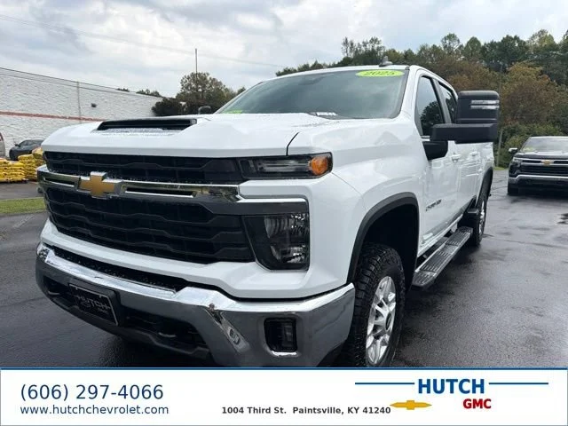 Used 2025 Summit White Chevrolet LT image 1