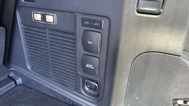 Used 2025 Silver Ford Platinum image 33