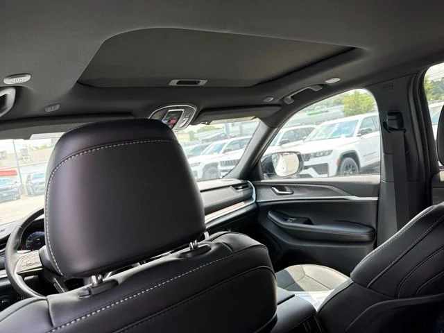 New 2026 White Jeep Altitude image 9