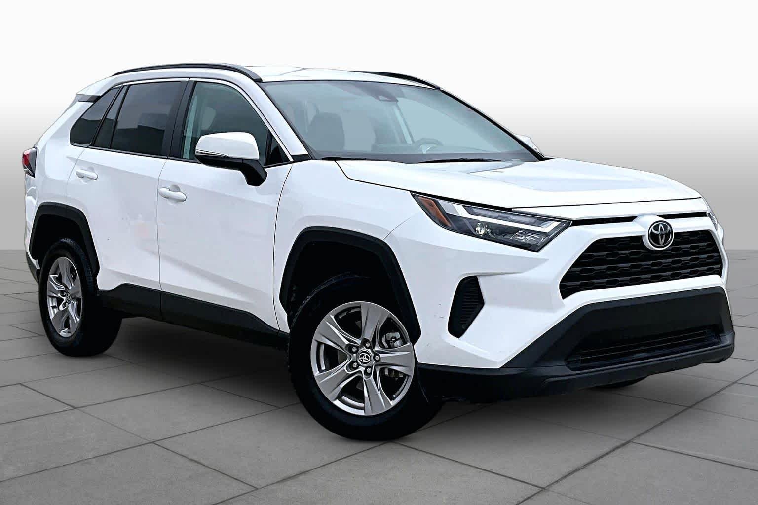Used 2025 Ice Cap Toyota XLE image 3