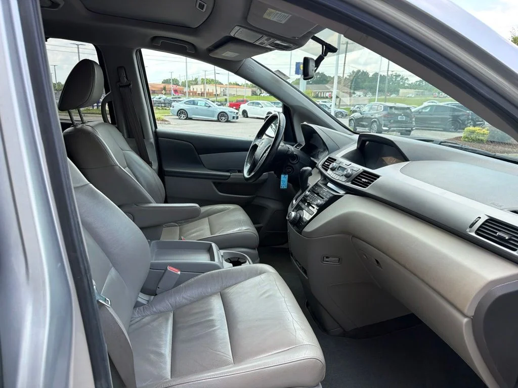 Used 2013 Silver Honda Touring image 25