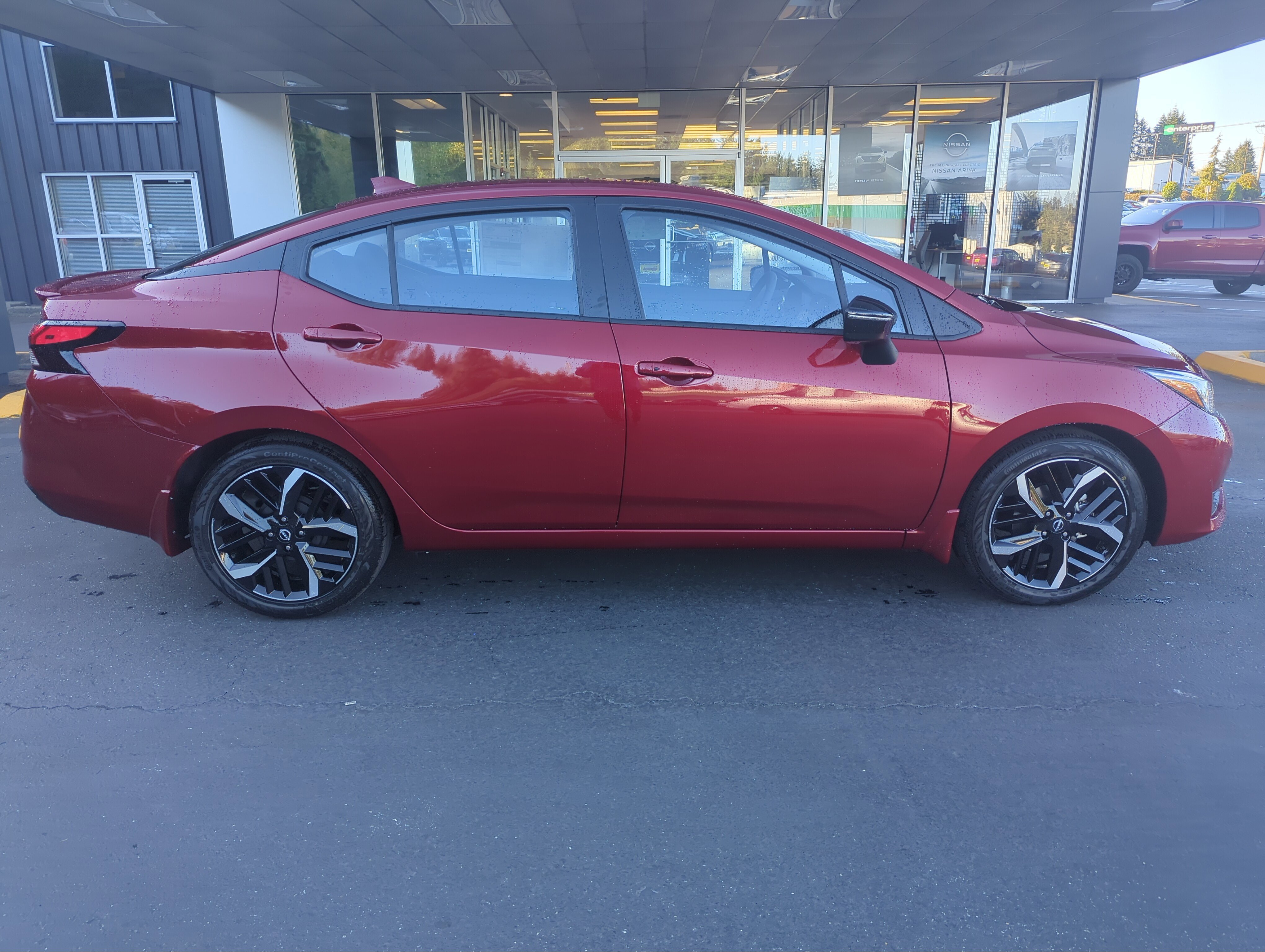 2025 Nissan Versa Sedan SR - Photo 6