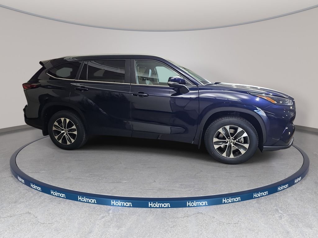 Used 2025 Blue Toyota XLE image 5
