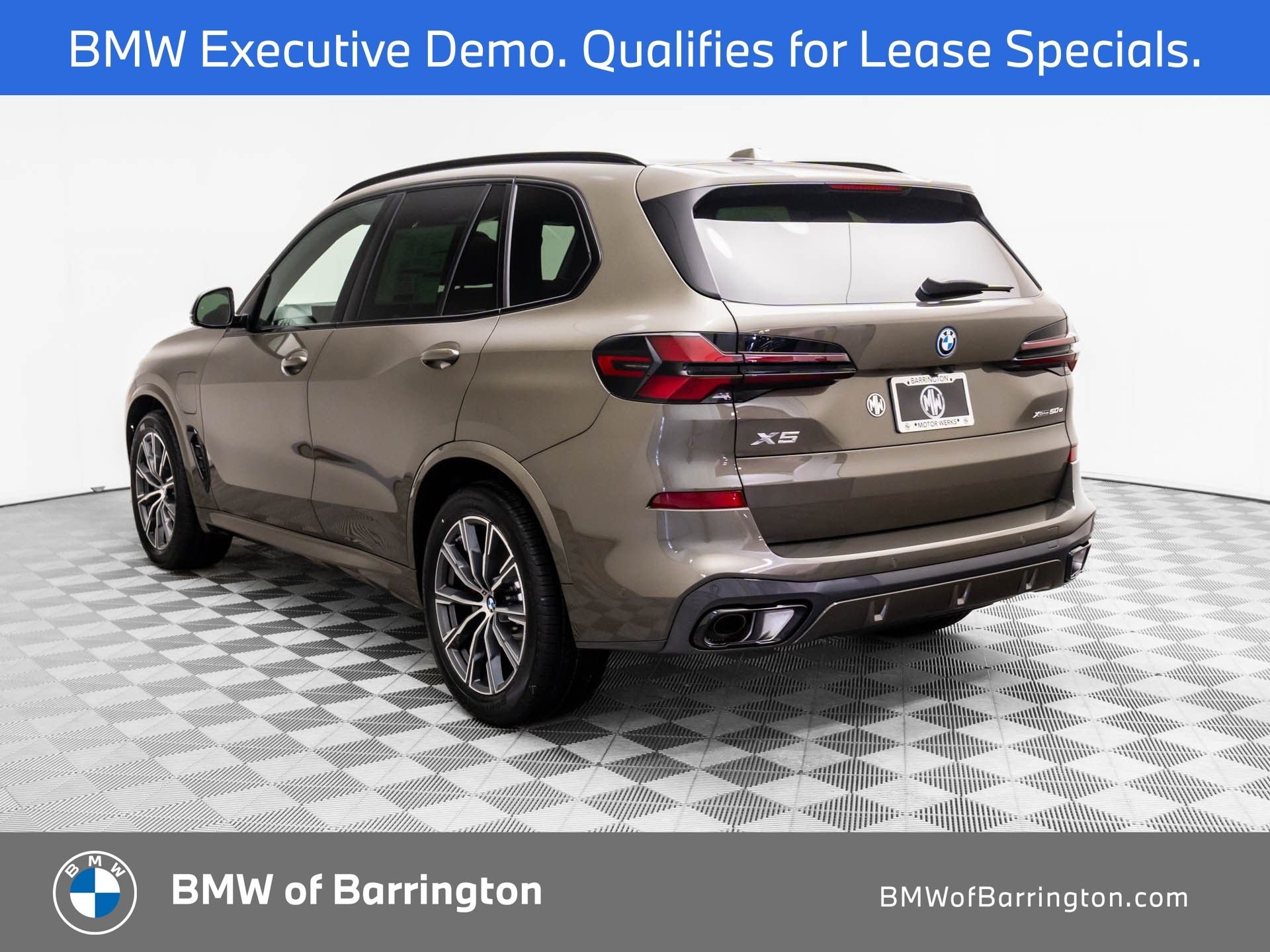 New 2026 Manhattan Green Metallic BMW xDrive50e image 3