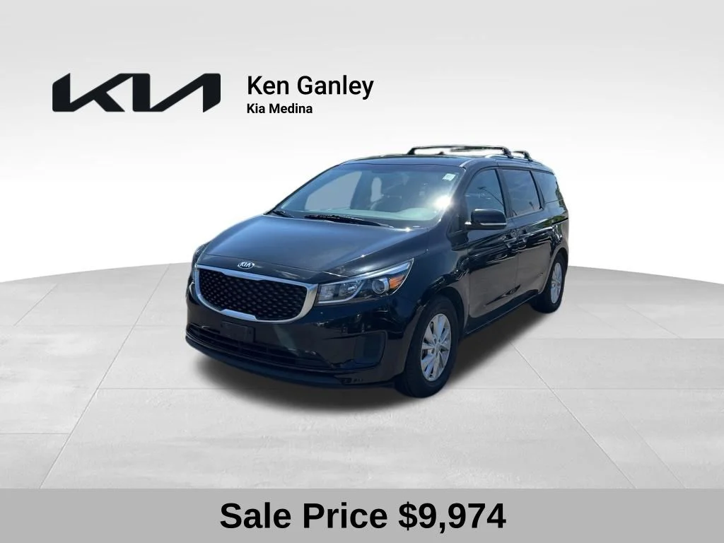 2016 Kia Sedona LX's photo