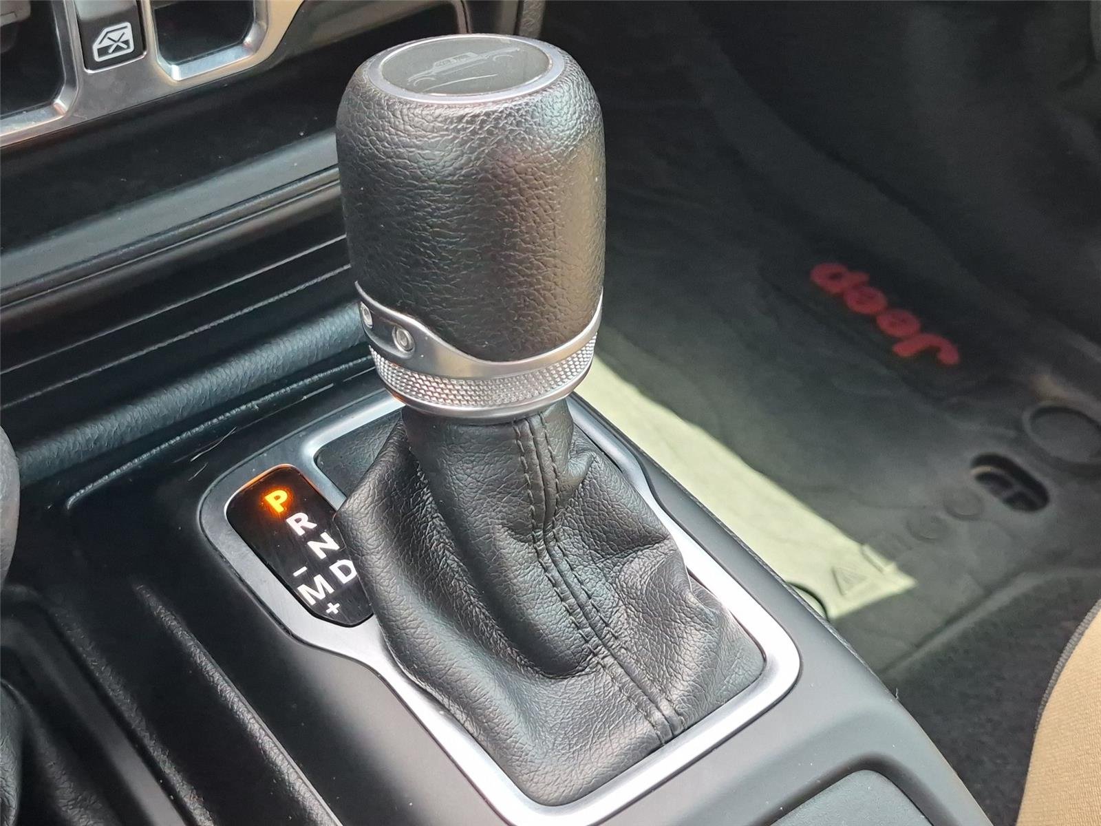 Used 2020 Granite Crystal Metallic Clearcoat Jeep Sport S image 28