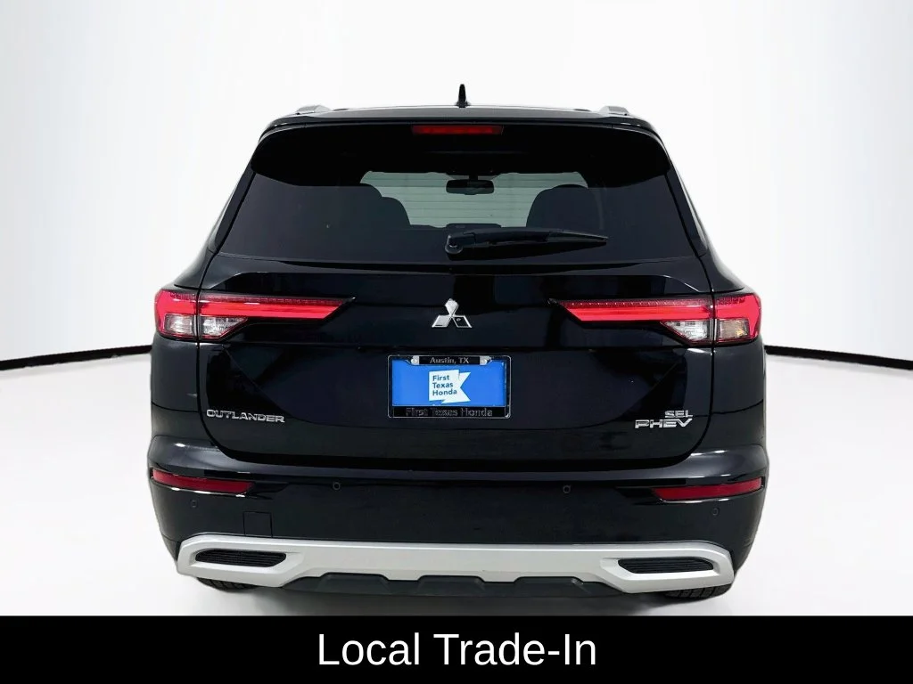 Used 2025 Labrador Black Pearl Mitsubishi SEL image 6