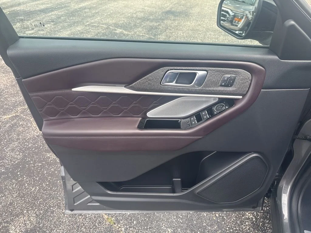 Used 2025 Gray Ford Platinum image 32