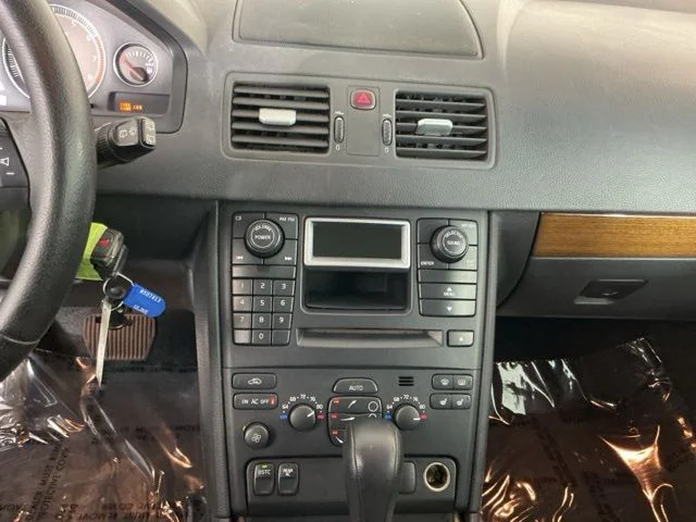 Used 2005 Silver Volvo 2.5T image 16