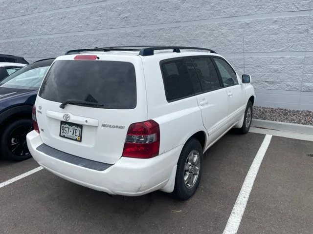 Used 2004 White Toyota V6 image 4