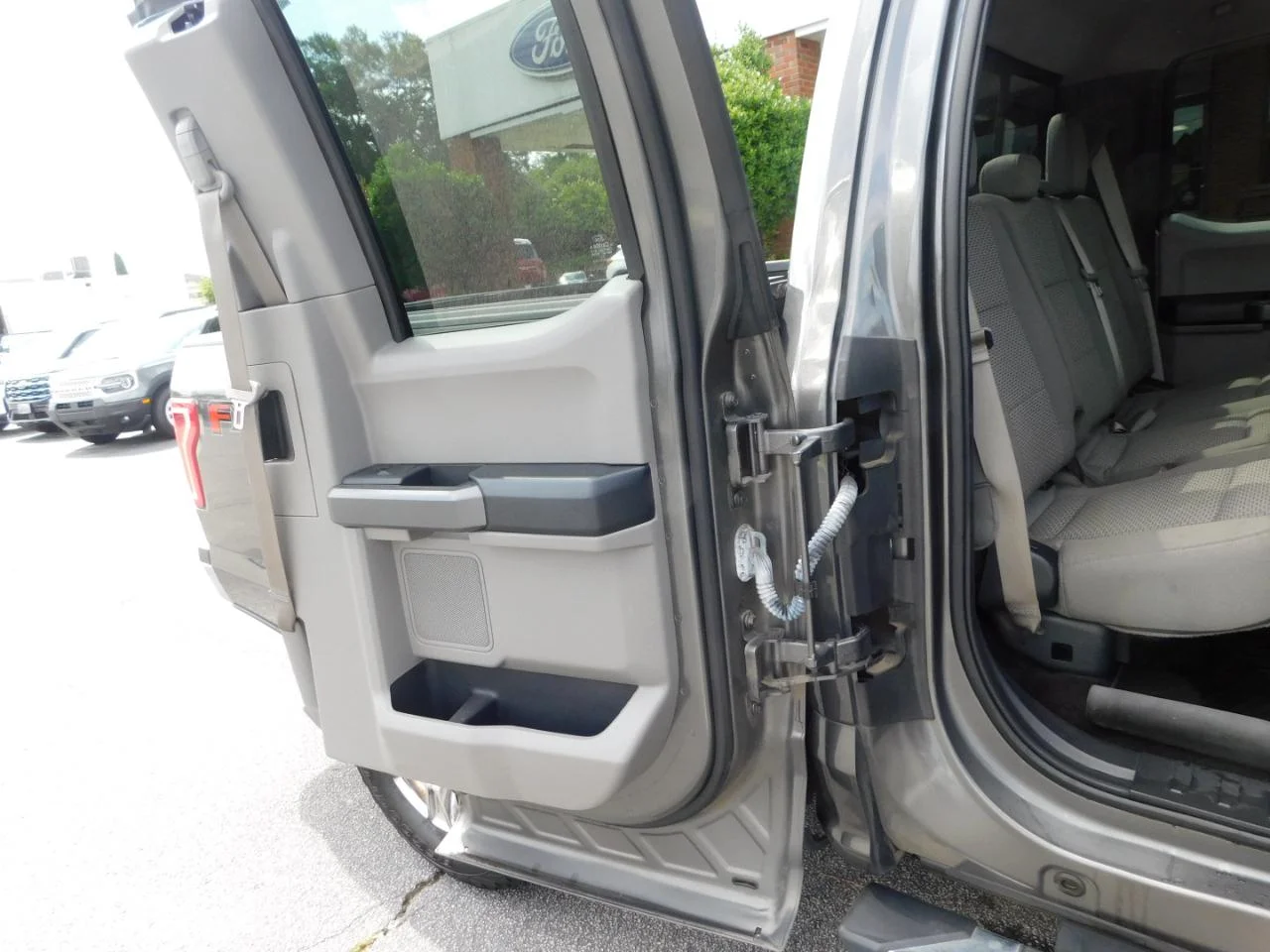 Used 2016 Magnetic Ford 4WD SuperCab 145 in XLT image 19
