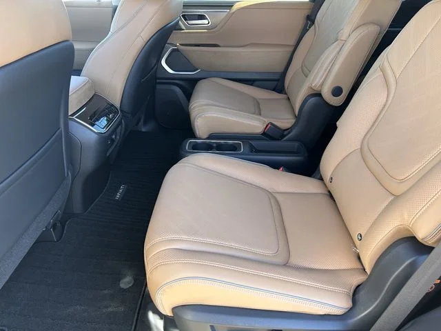 New 2027 BLACK OBSIDIAN INFINITI Luxe 4WD image 18
