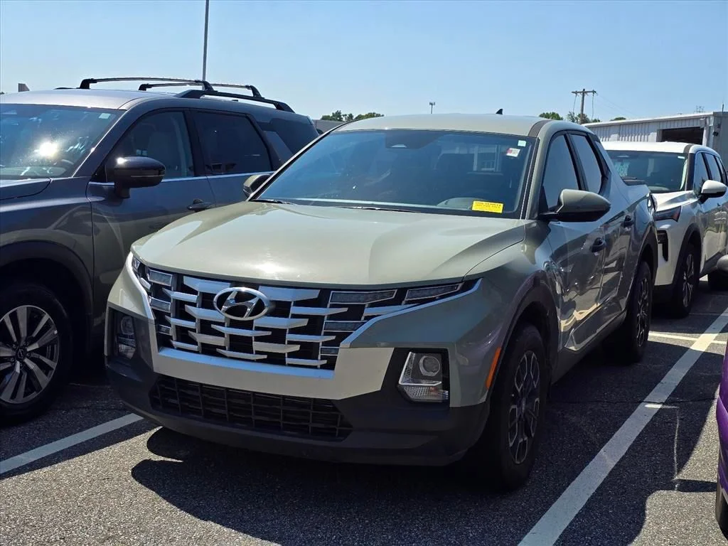 Used 2023 Green Hyundai SEL image 2