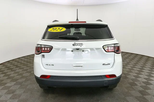 Used 2024 White Jeep Latitude image 8