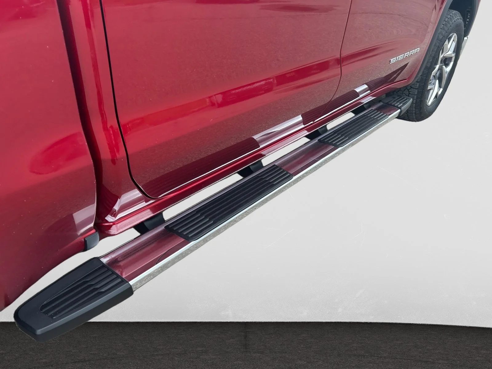 Used 2024 Red GMC SLT Crew Cab image 11