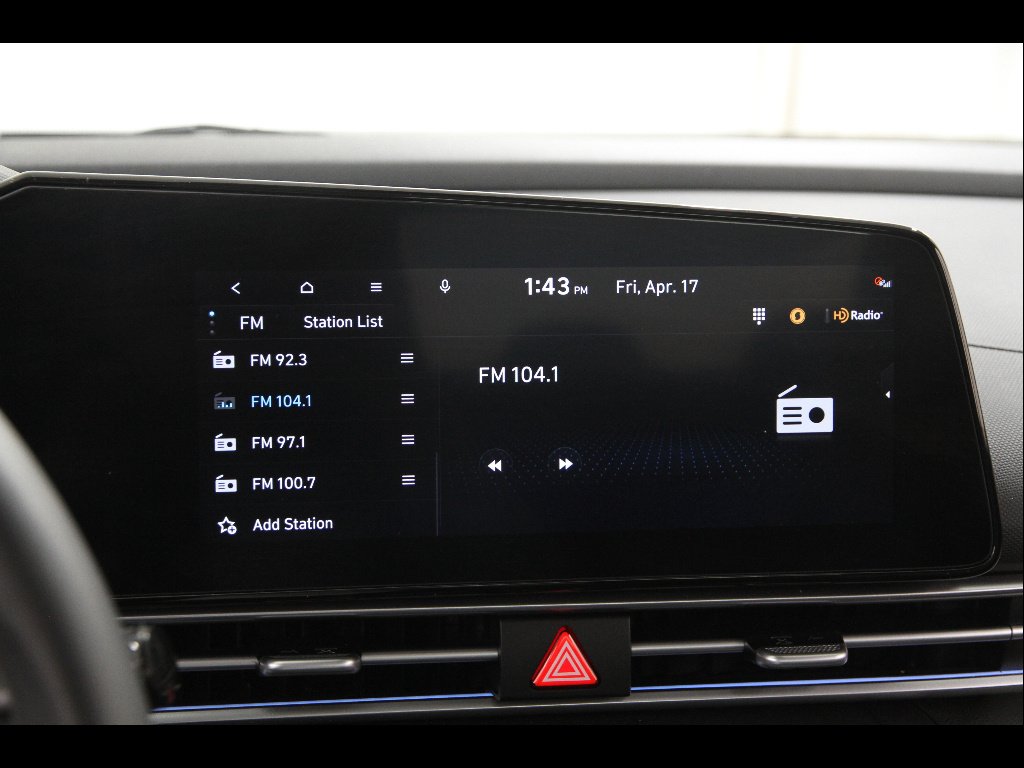 2025 Hyundai Elantra Limited - Photo 11