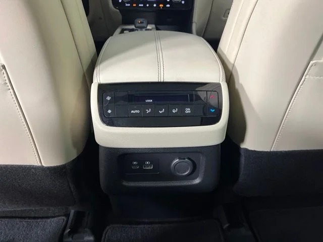 Used 2023 Red INFINITI LUXE image 40