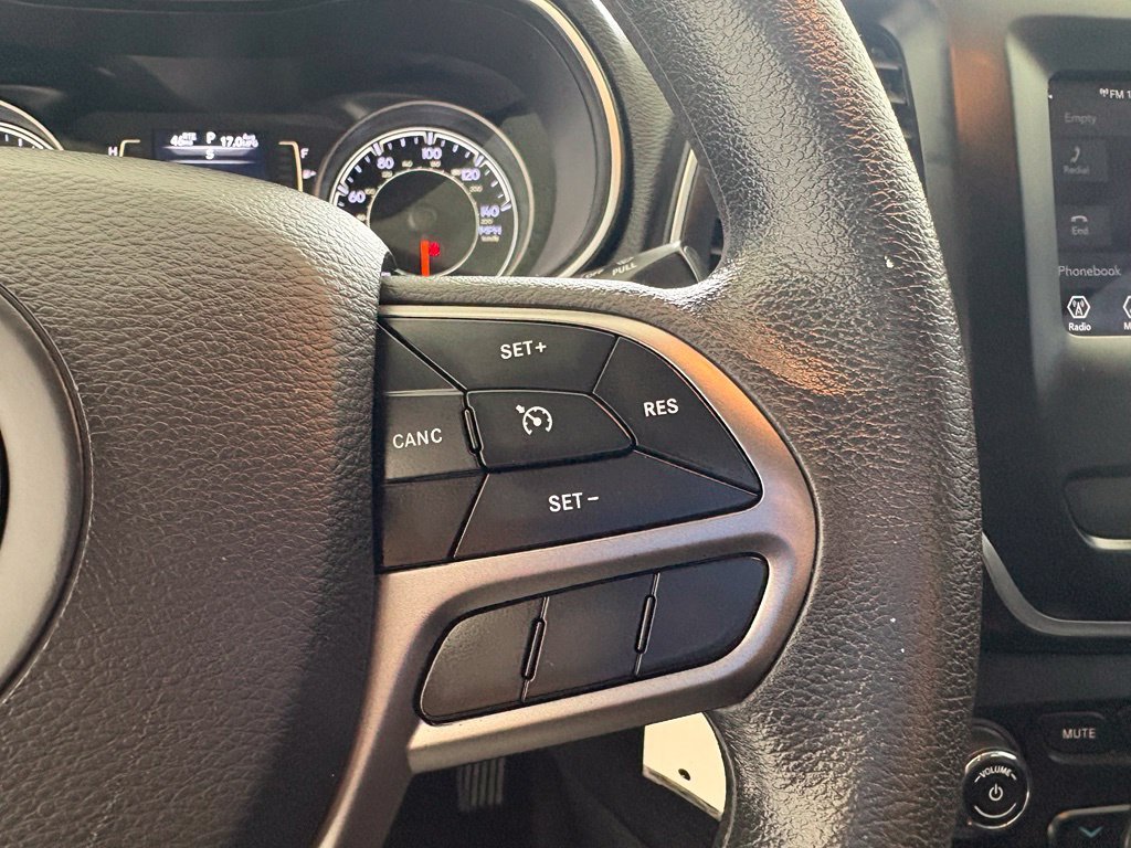Used 2020 White Jeep Latitude image 5
